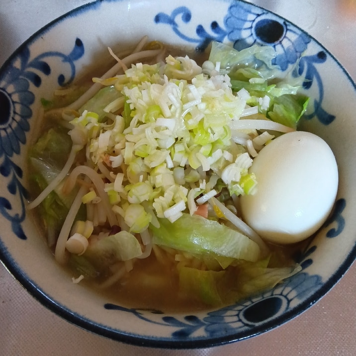 もやしとレタスの塩ラーメン